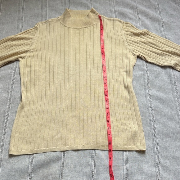 Liz Claiborne Silk Ivory Ribbed Turtleneck Sweater - Picture 13 of 13